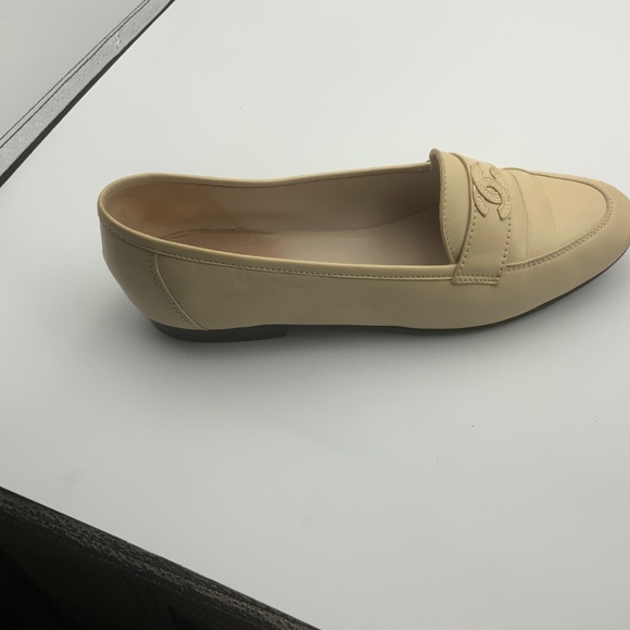 CHANEL LOGO LEATHER LOAFERS - Picture 3 of 6